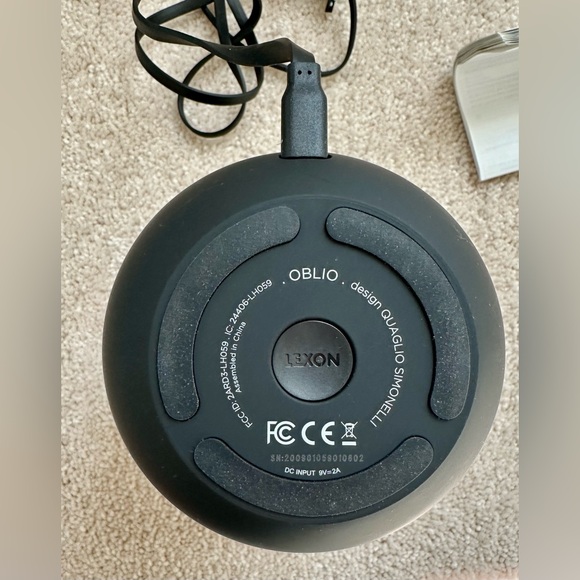 Lexon Oblio Phone Charger and Sanitizer - Picture 4 of 6